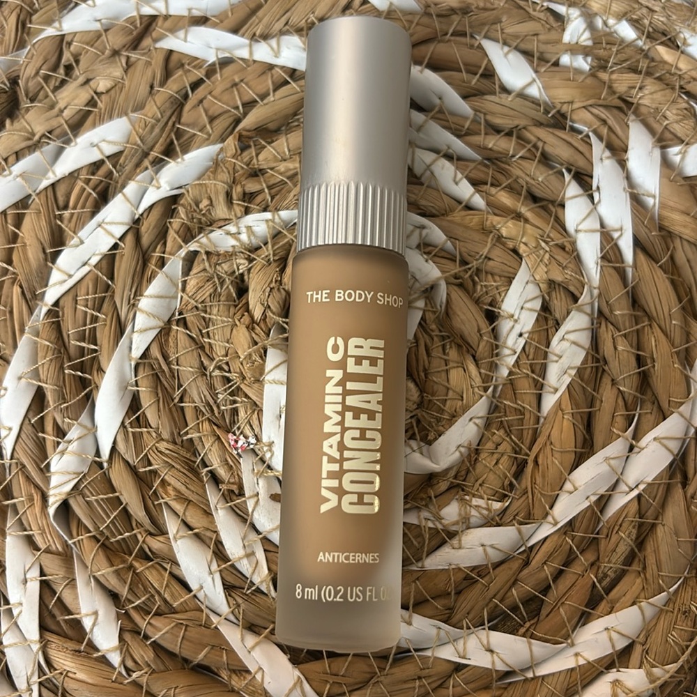 Medium 1W Vitamin C Concealer - The Body Shop